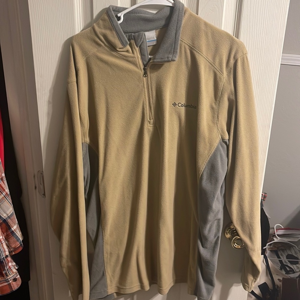 Columbia fleece lightweight jacket. Rarely worn. Great condition.